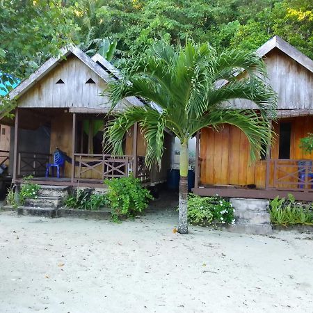 Pondok Lestari Kadidiri Batudaka Bagian luar foto