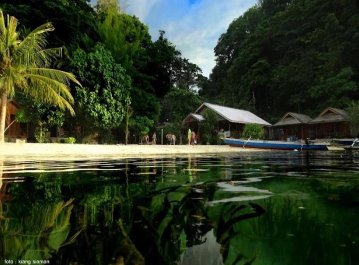 Pondok Lestari Kadidiri Batudaka Bagian luar foto