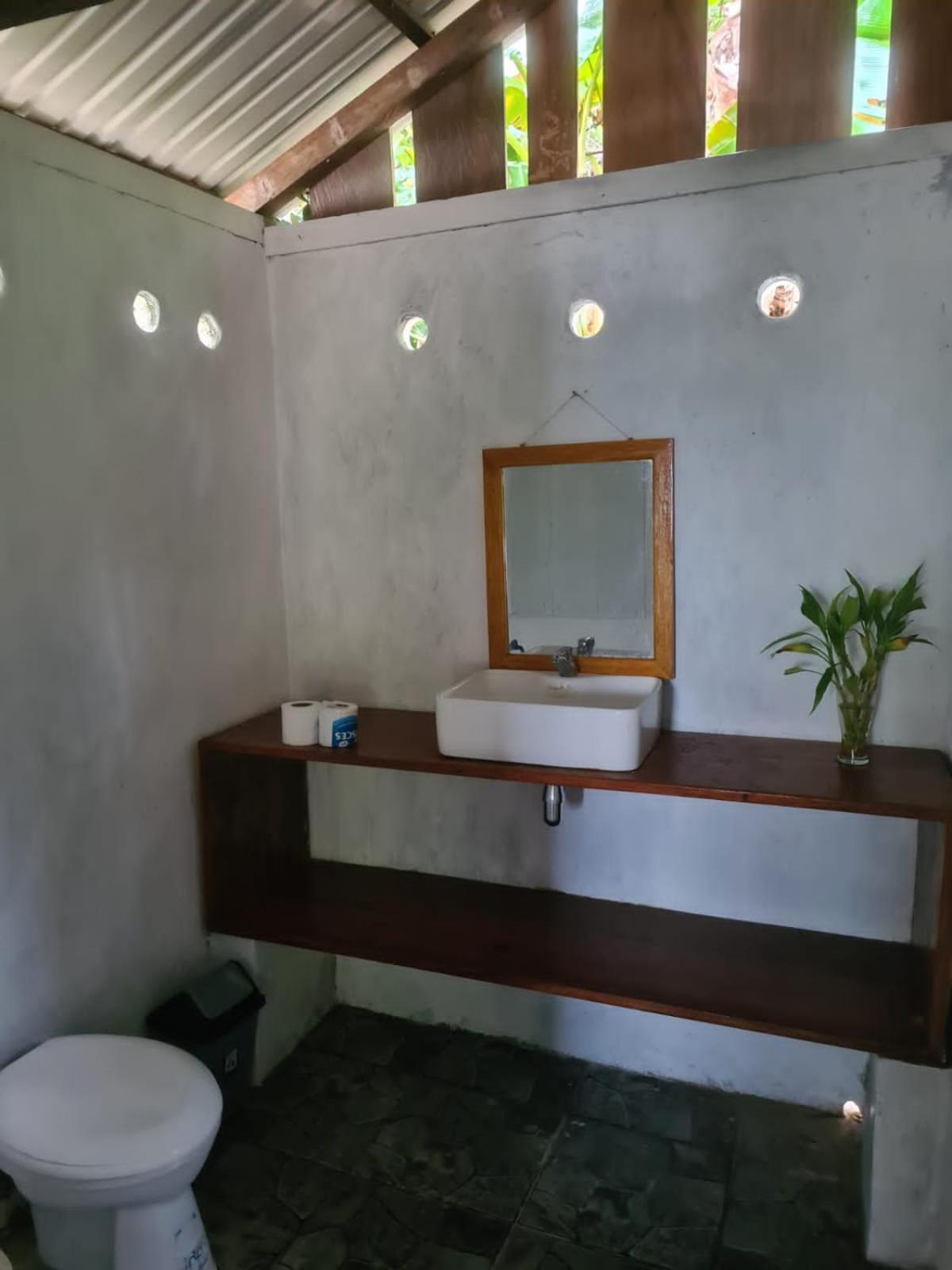 Pondok Lestari Kadidiri Batudaka Bagian luar foto